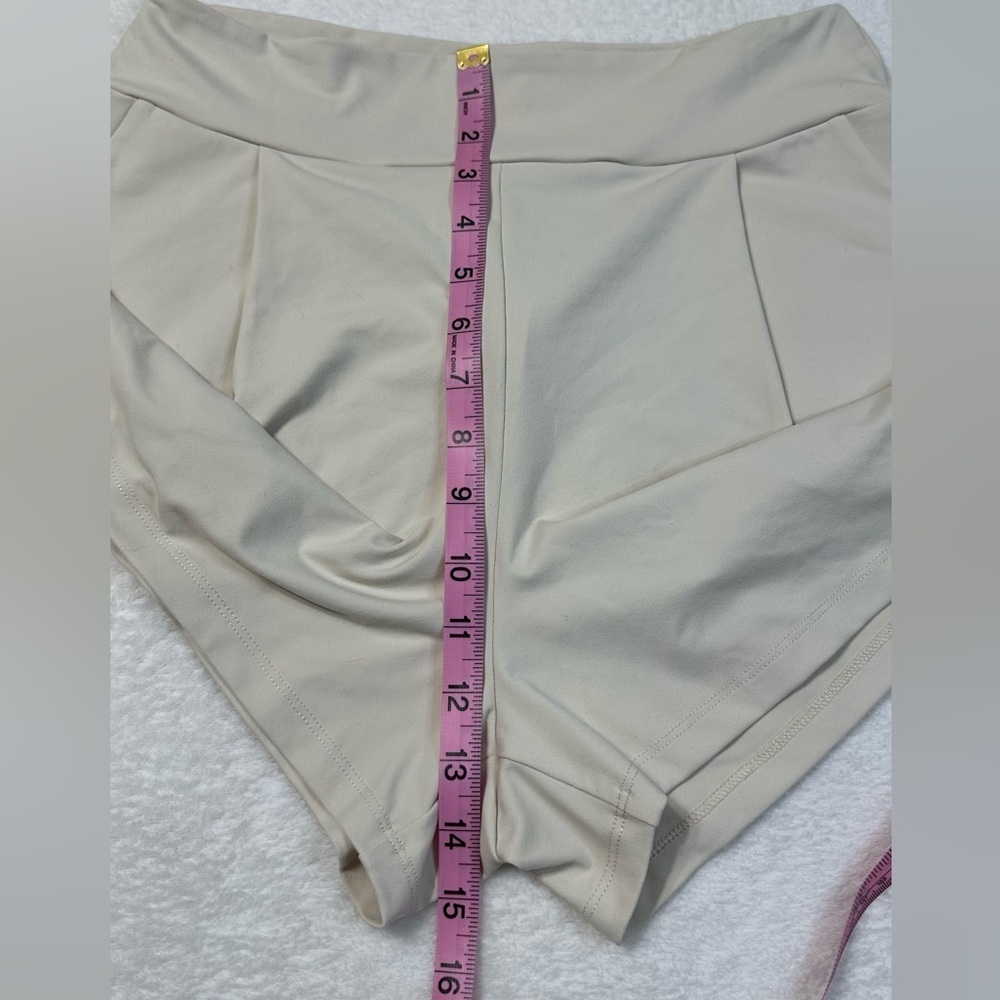 NWT Susana Monaco Pleated Short, Blanched Almond With Pockets in Size M - Picture 9 of 14